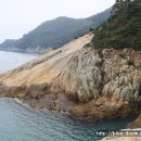 절벽 위 바위 이미지