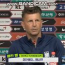 한국말로 인터뷰하는 한국 여자 축구 대표팀 감독 이미지