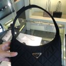 프라다 <b>라일론</b> 퀼팅 호보백