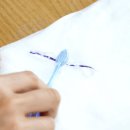 옷에 묻은 볼펜 자국 "이것"으로 문질러보세요, 깔끔하게 지워집니다. 이미지