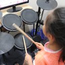 누구나 연주하는 드럼 이미지