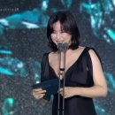 🌟 이하늬, 둘째 임신 중 백상예술대상 시상자로 우아한 귀환!