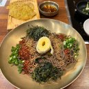 뱅뱅 돌려먹으면 2.75배 맛있는 뱅뱅사거리의 뱅뱅막국수 후기(메뉴, 참기름막국수)
