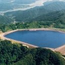 산 위에 호수 이미지