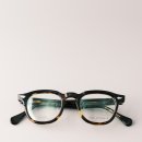 우즈 아이웨어 이미지