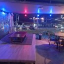 바닷가 위 하얀집민박 이미지