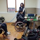 순천삼산라이온스클럽 휠체어 타이어 교체 봉사 이미지