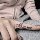 잉크천지 | Kiss me~미니 손가락 레터링 타투는 용인 수지 스위트잉크로!(feat.주의사항)