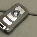 정품 BMW 7 Series Remote과 With small keyblade(보조키를 말함) 이미지