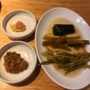 (진)갈비농가 | 홍대 데이트 맛집 추천 초필살돼지구이 홍대점 무생채 비빔밥 사이드 추천