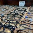 안경을 찾는 사람들 이미지