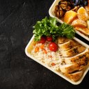 요리하는 남성을 위한 건강한 한끼 이미지