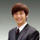 [교복돌죽어도못보내]정진운 졸업 기념 교복돌 투척 이미지