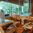 해피뷰병원 내 매점 | 풀만 아카디아 푸켓 까론비치 리조트 조식 &amp; 해피아워 솔직 후기｜아코르 멤버십 있다면 라운지가 답.