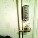 빈집털이 예방제품 인체 감지센서 제품 시공 / 첨단부영아파트 번호키 교체 / 972-1085 이미지