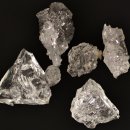 광물학 4: 광물 결정 및 결정화 4.3: 광물의 안정성과 다형성 이미지