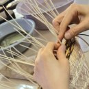 라탄 전등갓 짜기 이미지