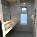 테마공원 화장실 이미지