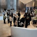 강물이 흐르는 곳 앞 간이화장실 | 빛과 강물이 머무는 공간, 그곳에서의 미식 산책 기록