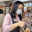 커피라떼아트 야간 이미지