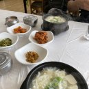 폭포가 있는 캠핑장 이미지