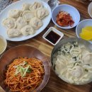 문산역 앞 횡단보도 | 파주 노포맛집 밀밭식당 30년 전통 손만두, 칼국수