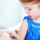 백신과 어린이 위험에 대한 경고 이미지