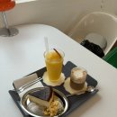 108 | [속초 카페] 속초 중앙시장 숨겨진 감성 넘치는 케이크 맛도리 카페 '메리엔다 in 속초108' 추천 후기!