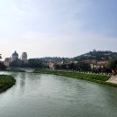 나란히 흐르다 이미지