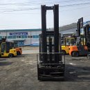 두산 3톤 3단마스트 7m 자동발 디젤 중고지게차 / 2018년식 이미지