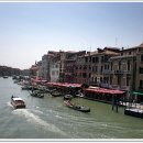 물위의 도시 이미지