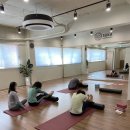 이브닝 스트레칭 요가 이미지