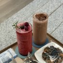 카페오로라 | [홍대카페] 홍대입구역 분위기 좋은 대형카페 오로라 방문후기 | 메뉴추천, 휘낭시에 맛집