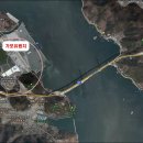 포구와 목선 이미지