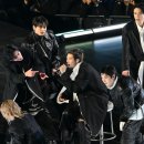 신곡2천 | "나 여기 두고 갈 거야?".. 깁스한 RM이 신곡 'SWIM' 부르며 광화문서 보여준 '울컥한 고백'