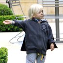 망토 두른 강아지 이미지