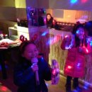 폭풍 노래연습장 이미지