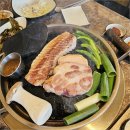 미소 먹으면 돼지 이미지