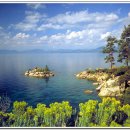 호숫가의 풍경 이미지