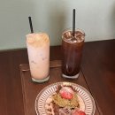 필문대로 | 광주 여행 필수 코스 동명동 빙수 맛집 사월의파랑, 두바이 딸기 크로플 후기