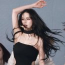 넷티즌월드 | "역시 카리나는 흑발 장발이 진리?!" 에스파 카리나, 무대 위에서 긴 머리 휘날리며 역대급 뱀파이어...