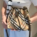 복조리 | 버버리 체크 버킷백 복조리백 착용 후기