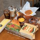 달맞이빵 베이커리 목동점 | 종로 빵집 해운대달맞이빵 청계천점 청계천뷰 버터떡 맛집 을지로 베이커리
