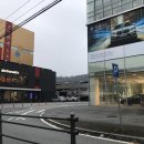 맥도날드 앞 버스정류소 이미지