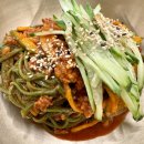 명동교자 신관 명동역점에서 맛본 마늘 듬뿍 김치와 칼국수