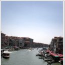 물위의 도시 이미지