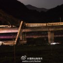 중국에서 고속열차가 탈선/추락하는 사고가 발생했다는군요. 이미지