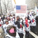 제10차 태극기집회 포항 태극기 혁명군들께 서 눈오는 서울광장에서 태극기 옷을 입고 애국을 하며 대활약을 하였습니다. 이미지