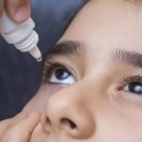 하루에도 몇 번씩 ‘인공눈물’… 눈 더 건조해질 수도? 이미지