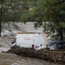 Crues et inondations dans le Sud : le Rhône et la Loire à leur tour en vigi 이미지